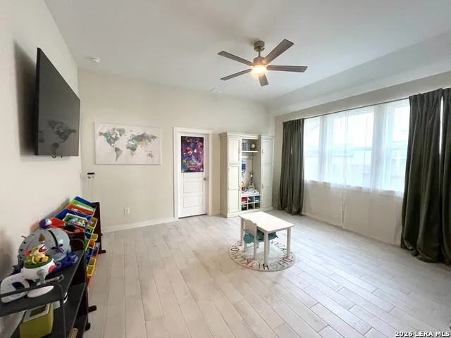 3739 Canby Oak Seguin, TX 78155
