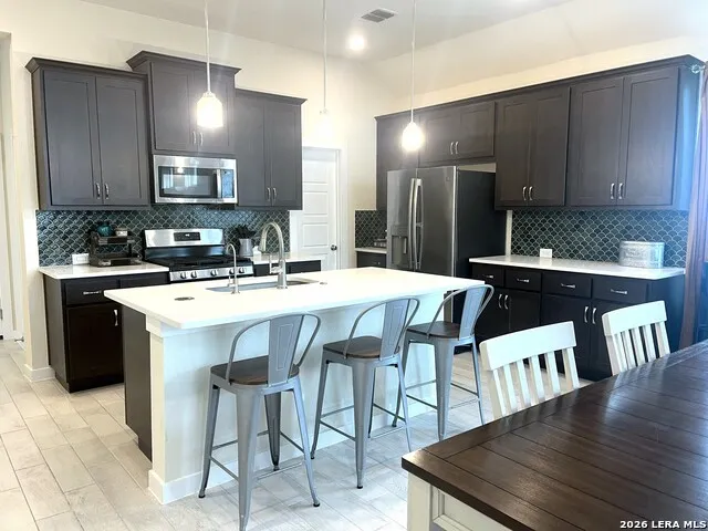 3739 Canby Oak Seguin, TX 78155
