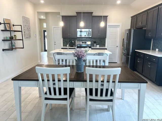 3739 Canby Oak Seguin, TX 78155