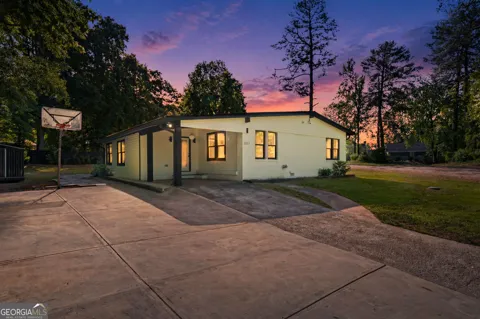2061 Shady LN