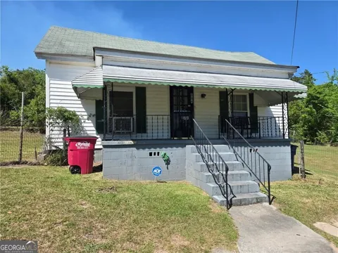 884 Cowan ST
