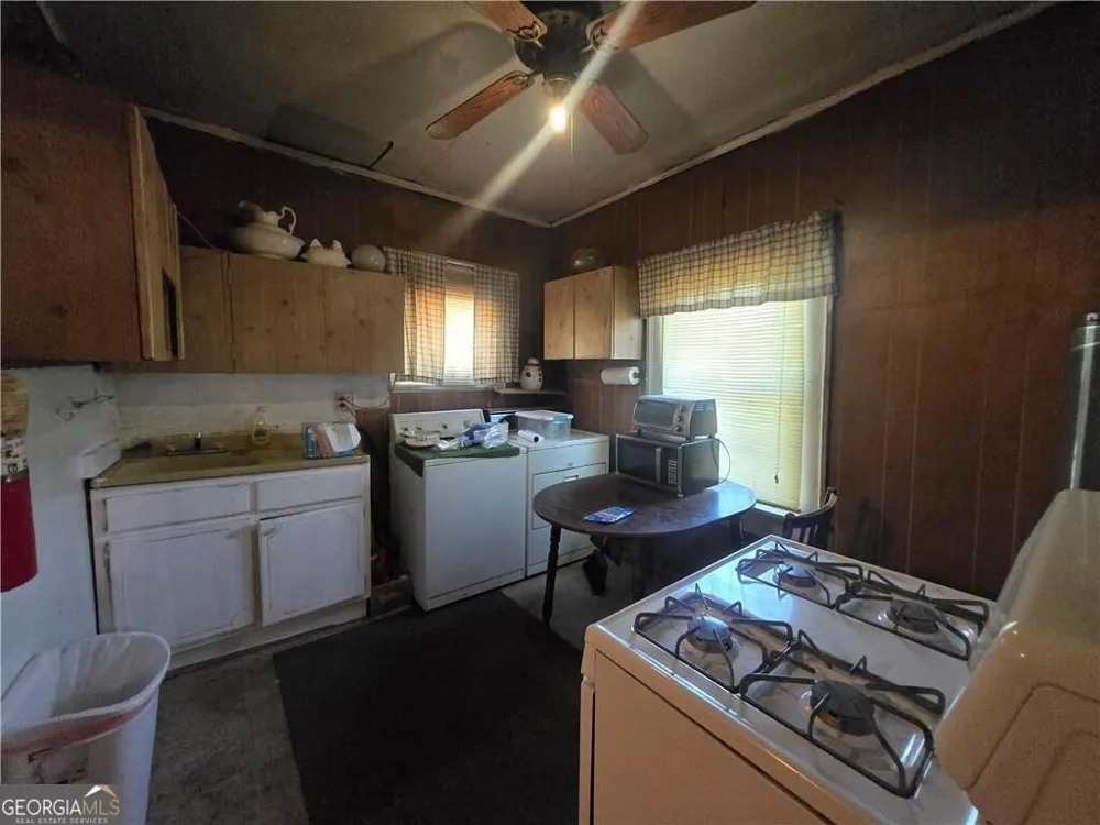 884 Cowan ST Macon, GA 31217