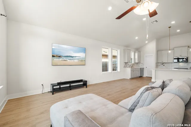 283 Red Arrow San Antonio, TX 78253