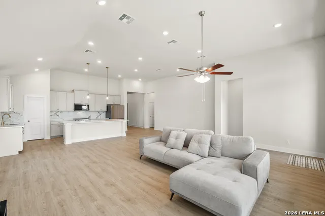 283 Red Arrow San Antonio, TX 78253
