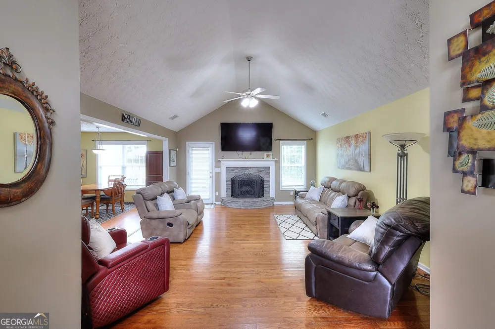 1106 Caroline CT Loganville, GA 30052