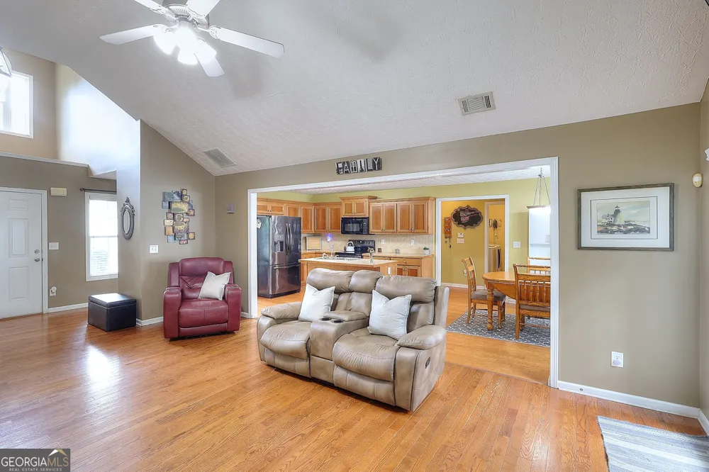 1106 Caroline CT Loganville, GA 30052