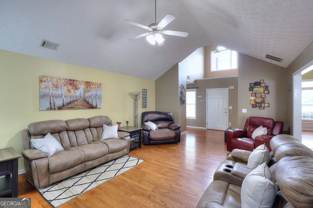 1106 Caroline CT Loganville, GA 30052