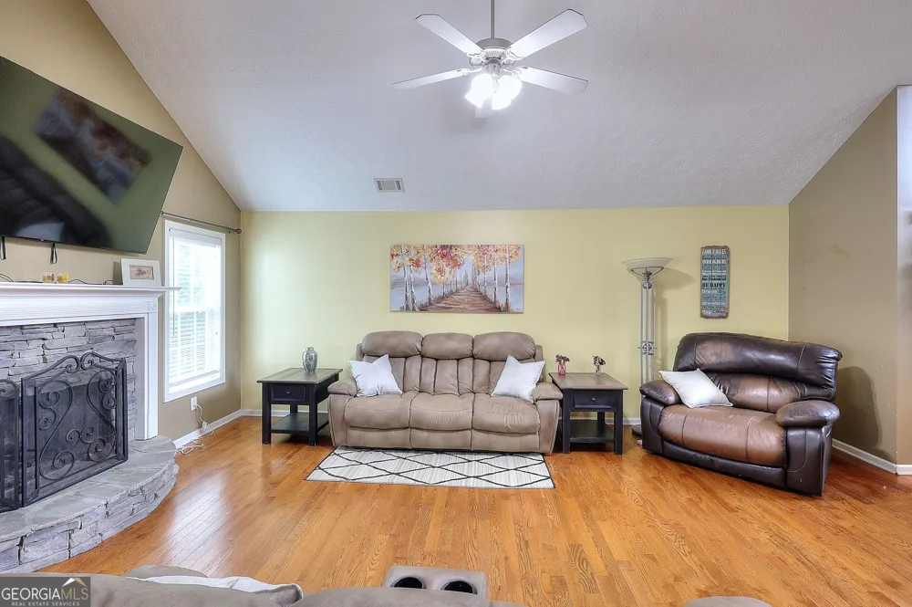 1106 Caroline CT Loganville, GA 30052