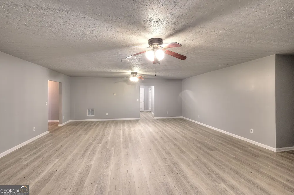 1106 Caroline CT Loganville, GA 30052