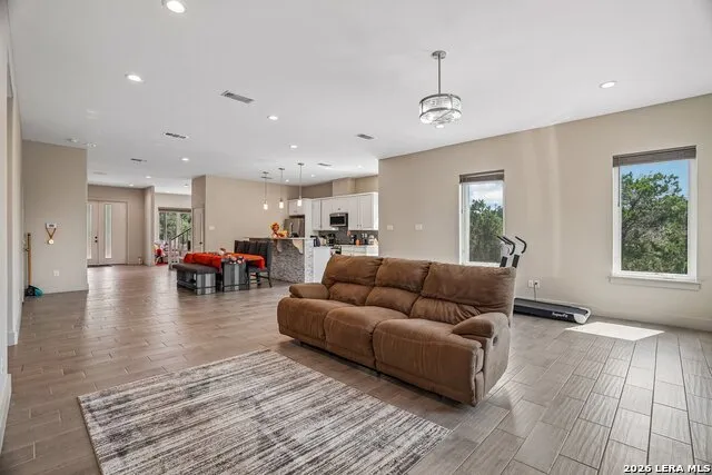 757 CANYON BND Canyon Lake, TX 78133
