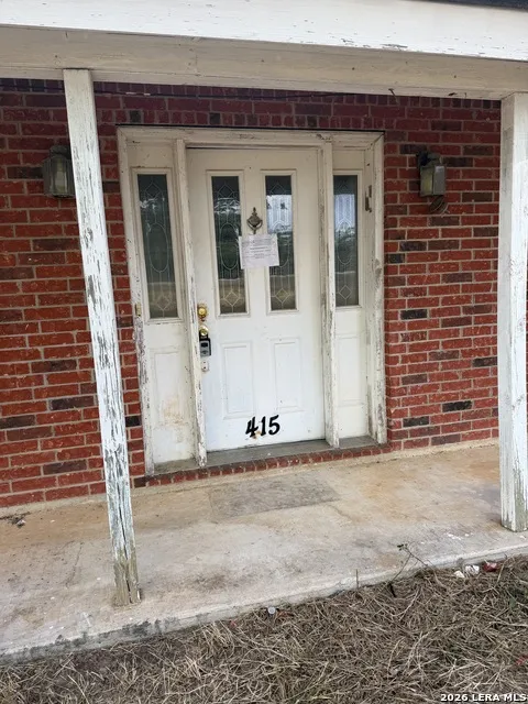 415 SE MAIN ST Stockdale, TX 78160