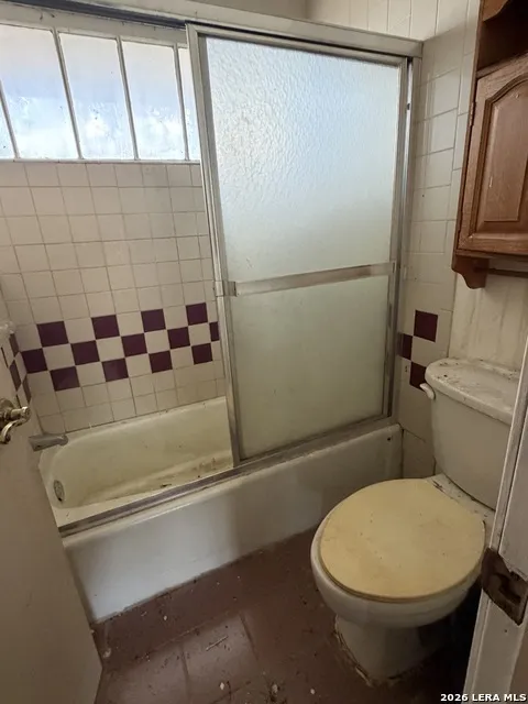 415 SE MAIN ST Stockdale, TX 78160