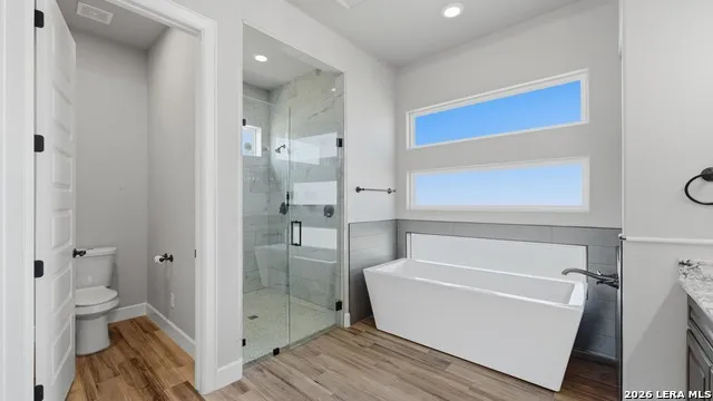 125 VALLEY VIEW DR La Vernia, TX 78121