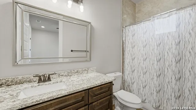 125 VALLEY VIEW DR La Vernia, TX 78121