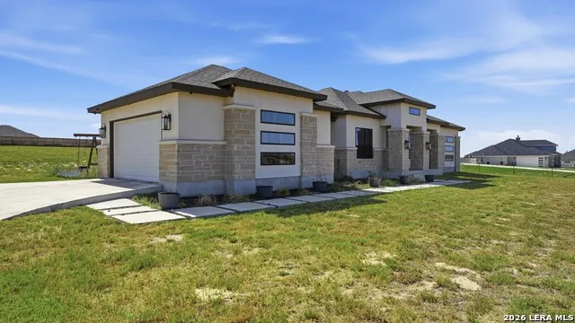 125 VALLEY VIEW DR La Vernia, TX 78121