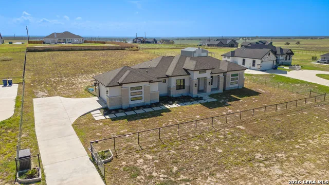 125 VALLEY VIEW DR La Vernia, TX 78121