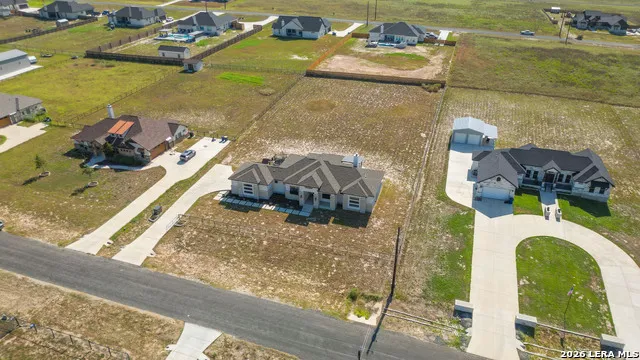 125 VALLEY VIEW DR La Vernia, TX 78121