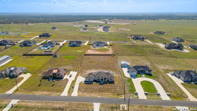 125 VALLEY VIEW DR La Vernia, TX 78121