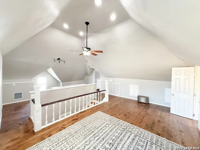901 ZIG ZAG AVE Devine, TX 78016