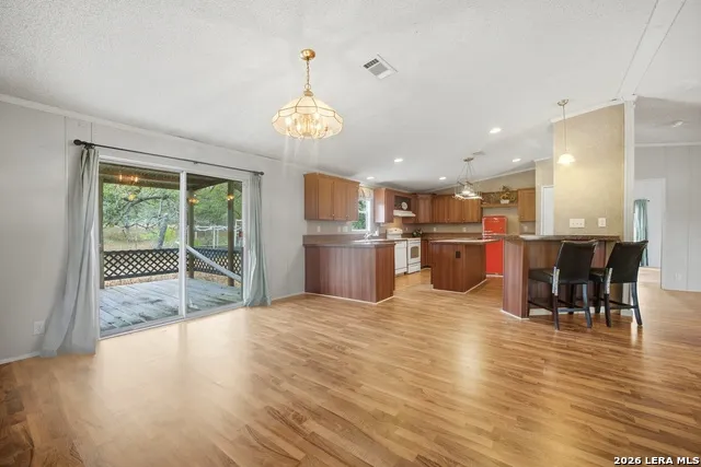 100 SANDY OAK LN Stockdale, TX 78160