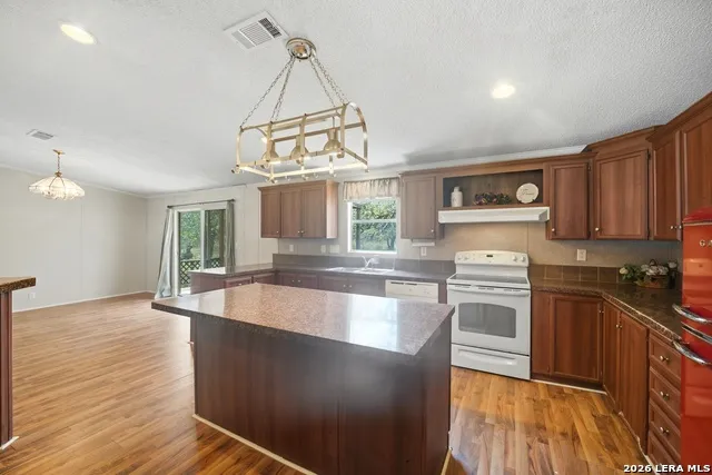 100 SANDY OAK LN Stockdale, TX 78160