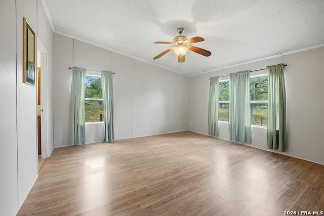 100 SANDY OAK LN Stockdale, TX 78160