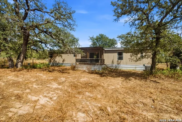 100 SANDY OAK LN Stockdale, TX 78160