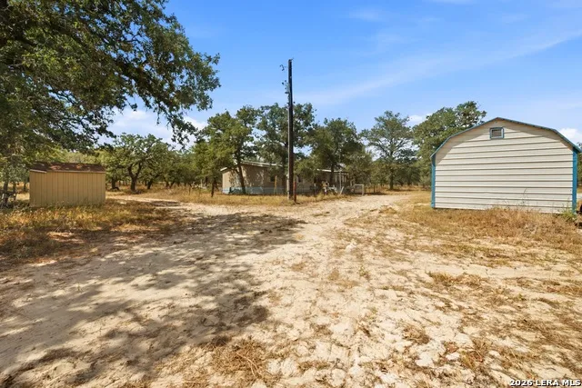100 SANDY OAK LN Stockdale, TX 78160