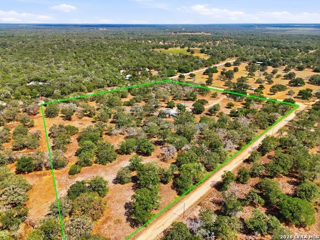100 SANDY OAK LN Stockdale, TX 78160
