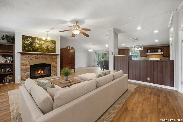 100 SANDY OAK LN Stockdale, TX 78160