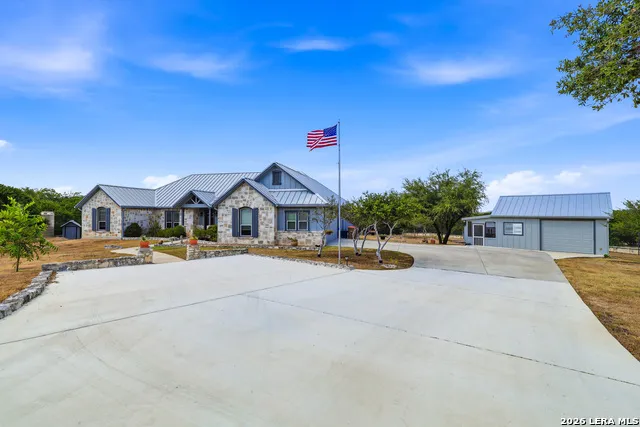 317 WHITE OAK TRL Boerne, TX 78006