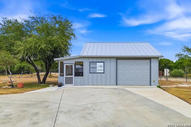 317 WHITE OAK TRL Boerne, TX 78006