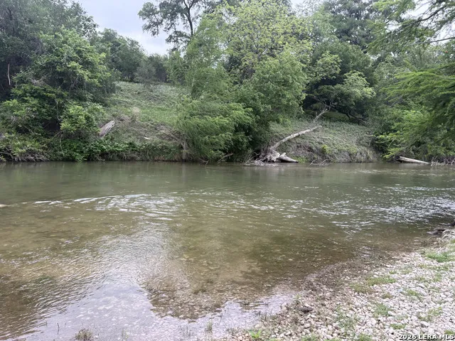 317 WHITE OAK TRL Boerne, TX 78006