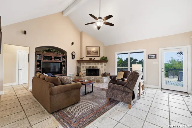 317 WHITE OAK TRL Boerne, TX 78006