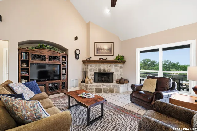 317 WHITE OAK TRL Boerne, TX 78006