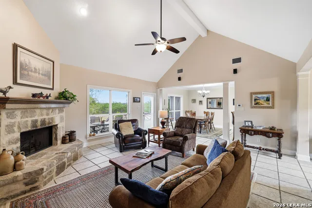 317 WHITE OAK TRL Boerne, TX 78006
