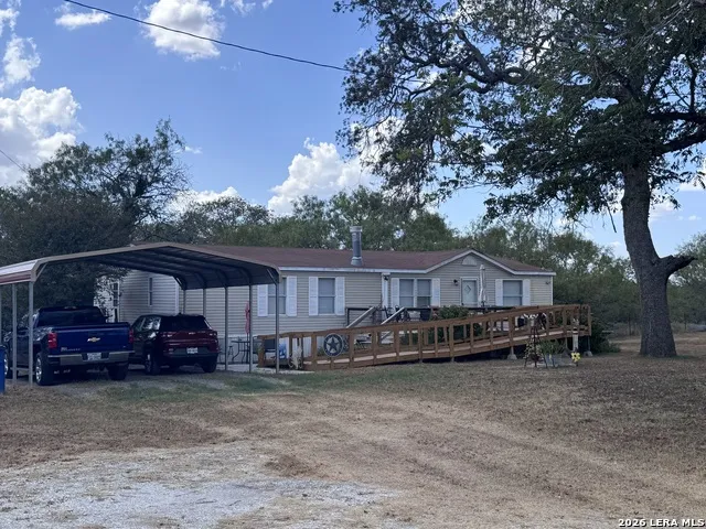 3303 SANDY ELM RD La Vernia, TX 78121