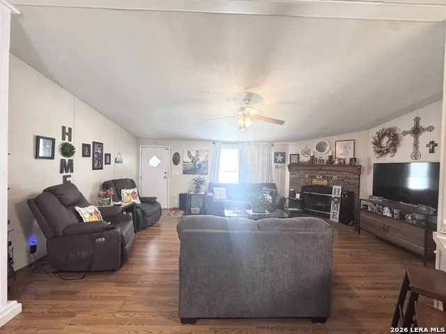 3303 SANDY ELM RD La Vernia, TX 78121
