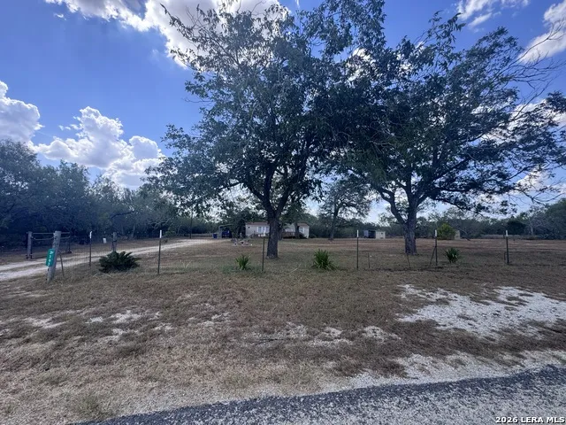3303 SANDY ELM RD La Vernia, TX 78121