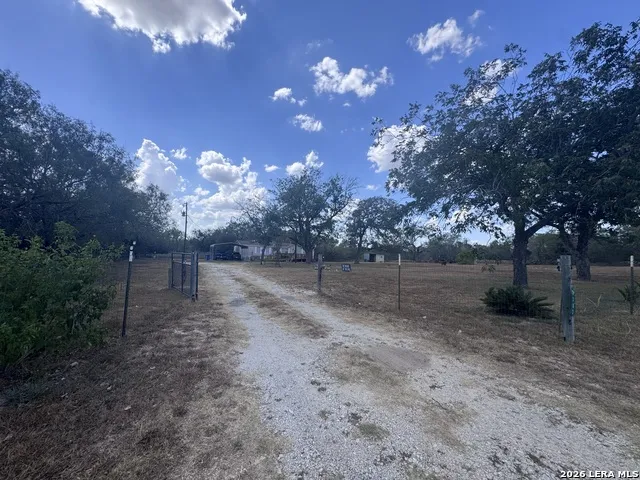 3303 SANDY ELM RD La Vernia, TX 78121