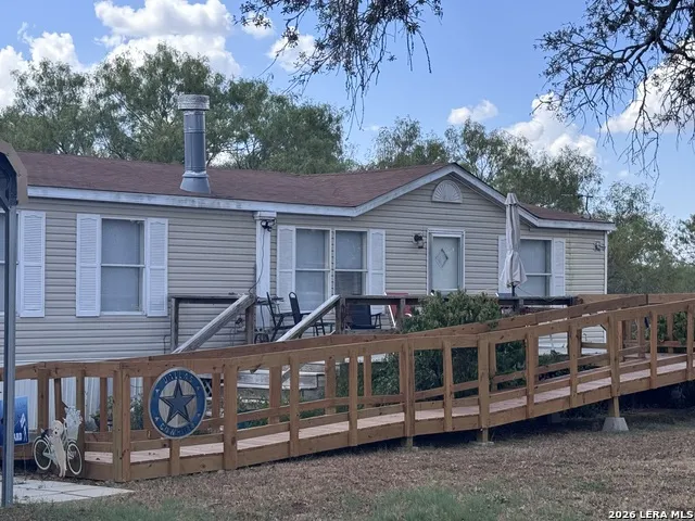 3303 SANDY ELM RD La Vernia, TX 78121