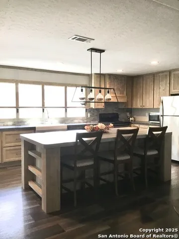 680 SE Front AVE Sabinal, TX 78881