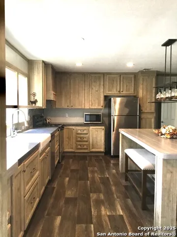 680 SE Front AVE Sabinal, TX 78881