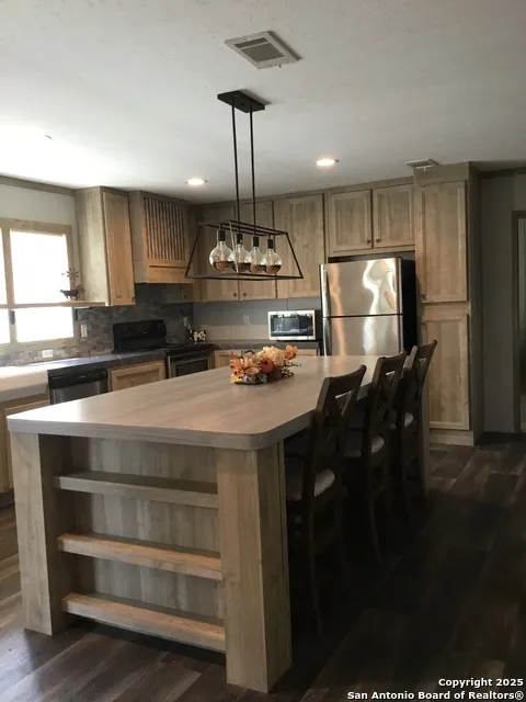 680 SE Front AVE Sabinal, TX 78881