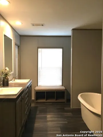 680 SE Front AVE Sabinal, TX 78881