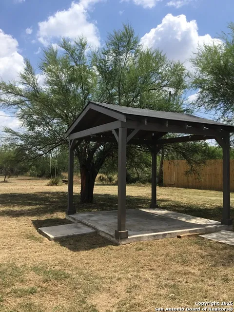 680 SE Front AVE Sabinal, TX 78881