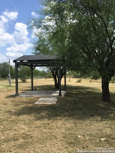 680 SE Front AVE Sabinal, TX 78881