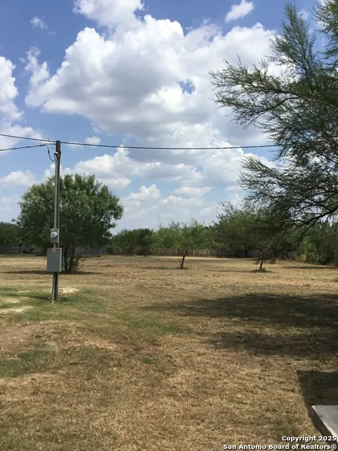 680 SE Front AVE Sabinal, TX 78881