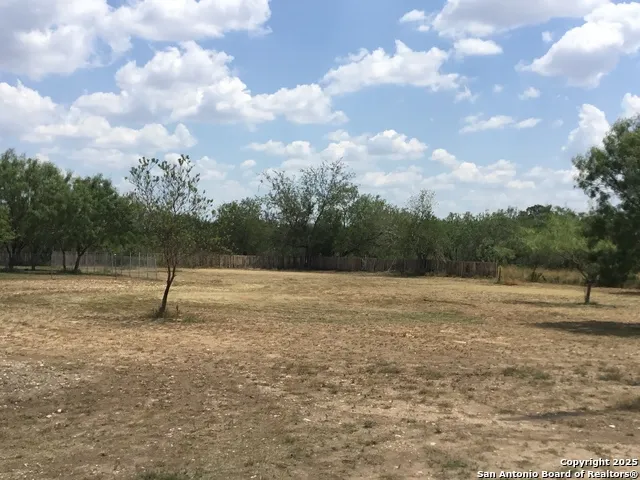 680 SE Front AVE Sabinal, TX 78881