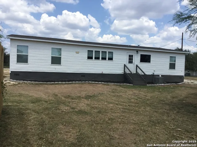 680 SE Front AVE Sabinal, TX 78881